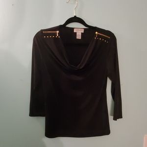 Scoop neck black shirt